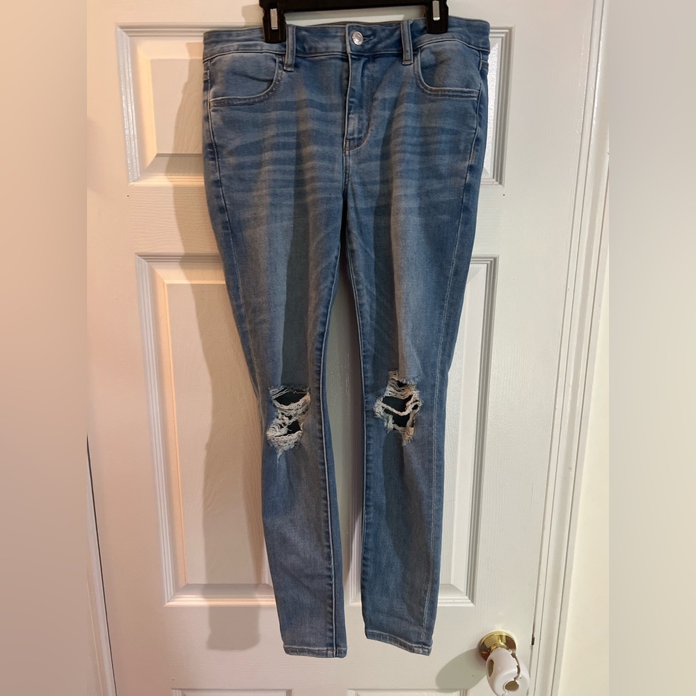 American Eagle Outfitters AE Light Blue Distressed Skinny Jeggings size 8 short